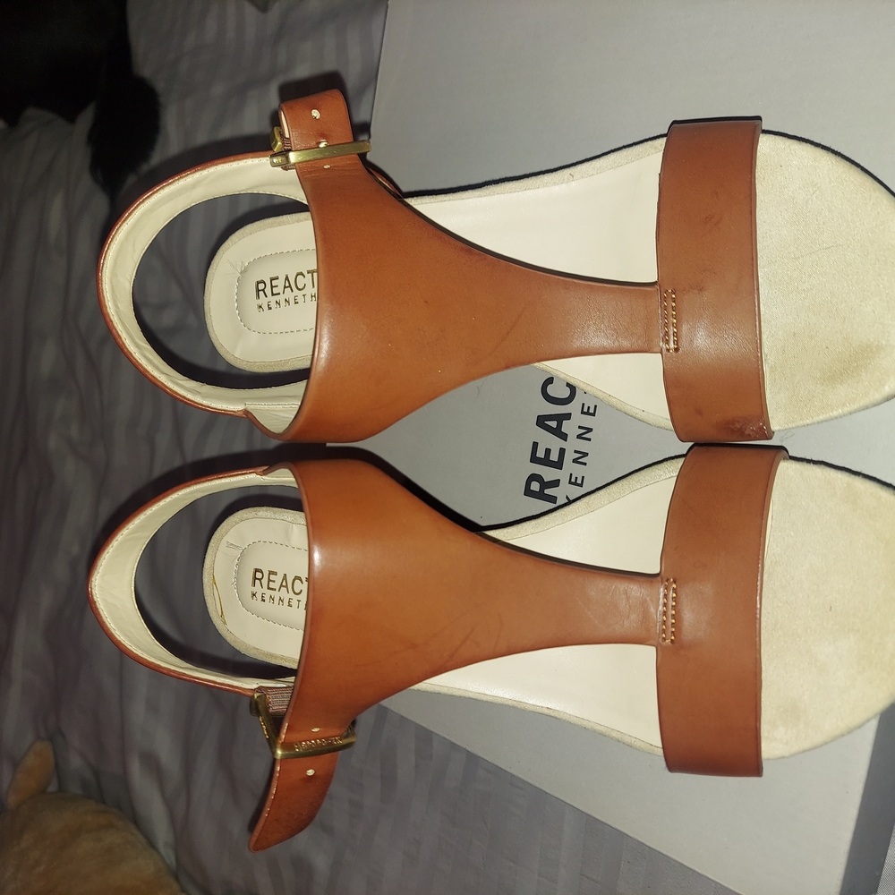 Kenneth Cole Reaction Tan Sandals Minimalist Design